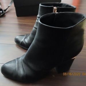 ALEXANDER WANG LEATHER ANKLE BOOTIE - USED
